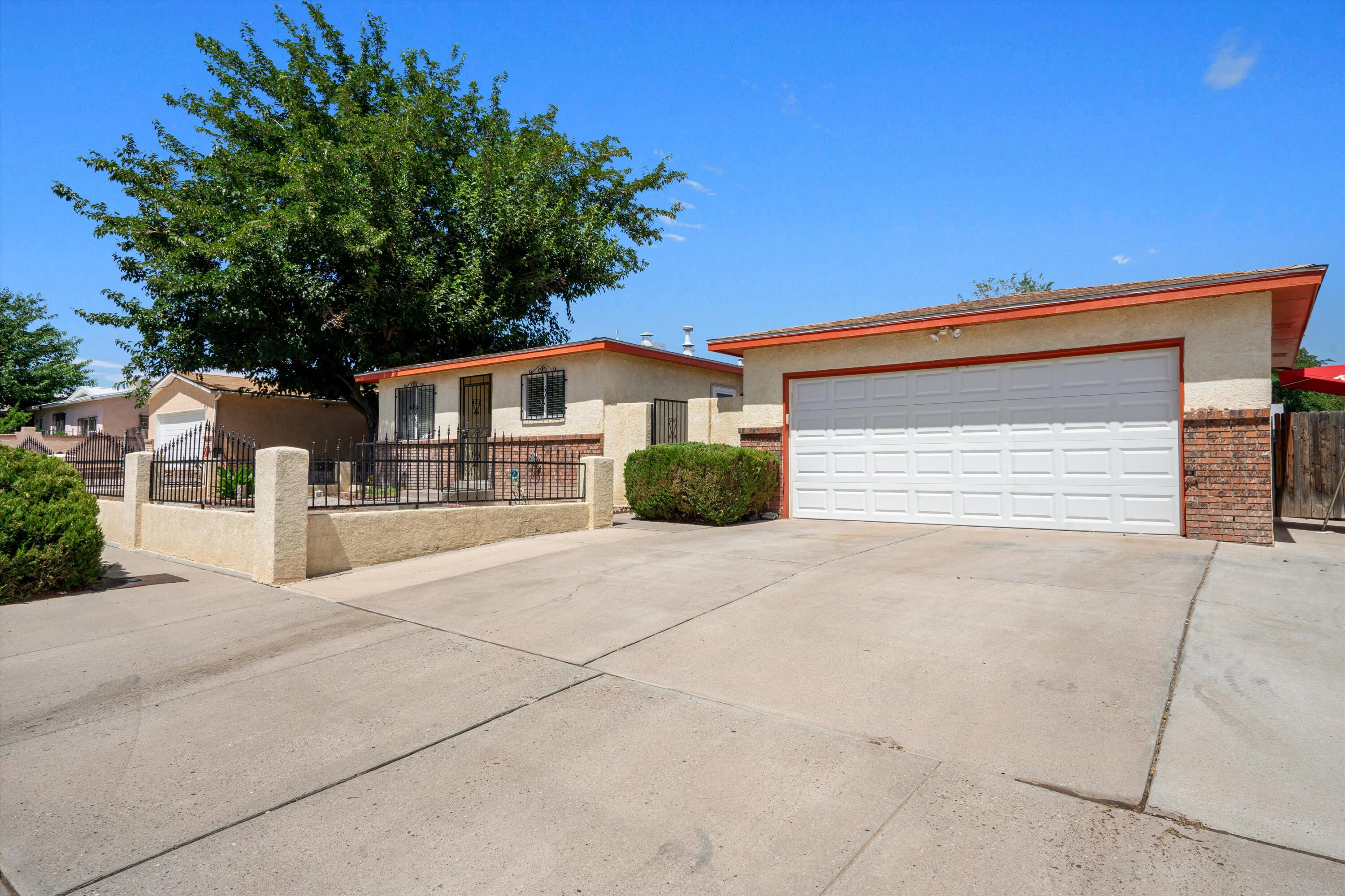 View Albuquerque, NM 87121 house