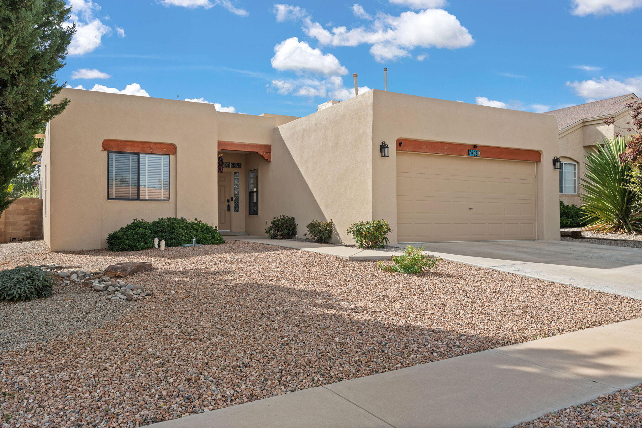 7408 Cerros Place NW