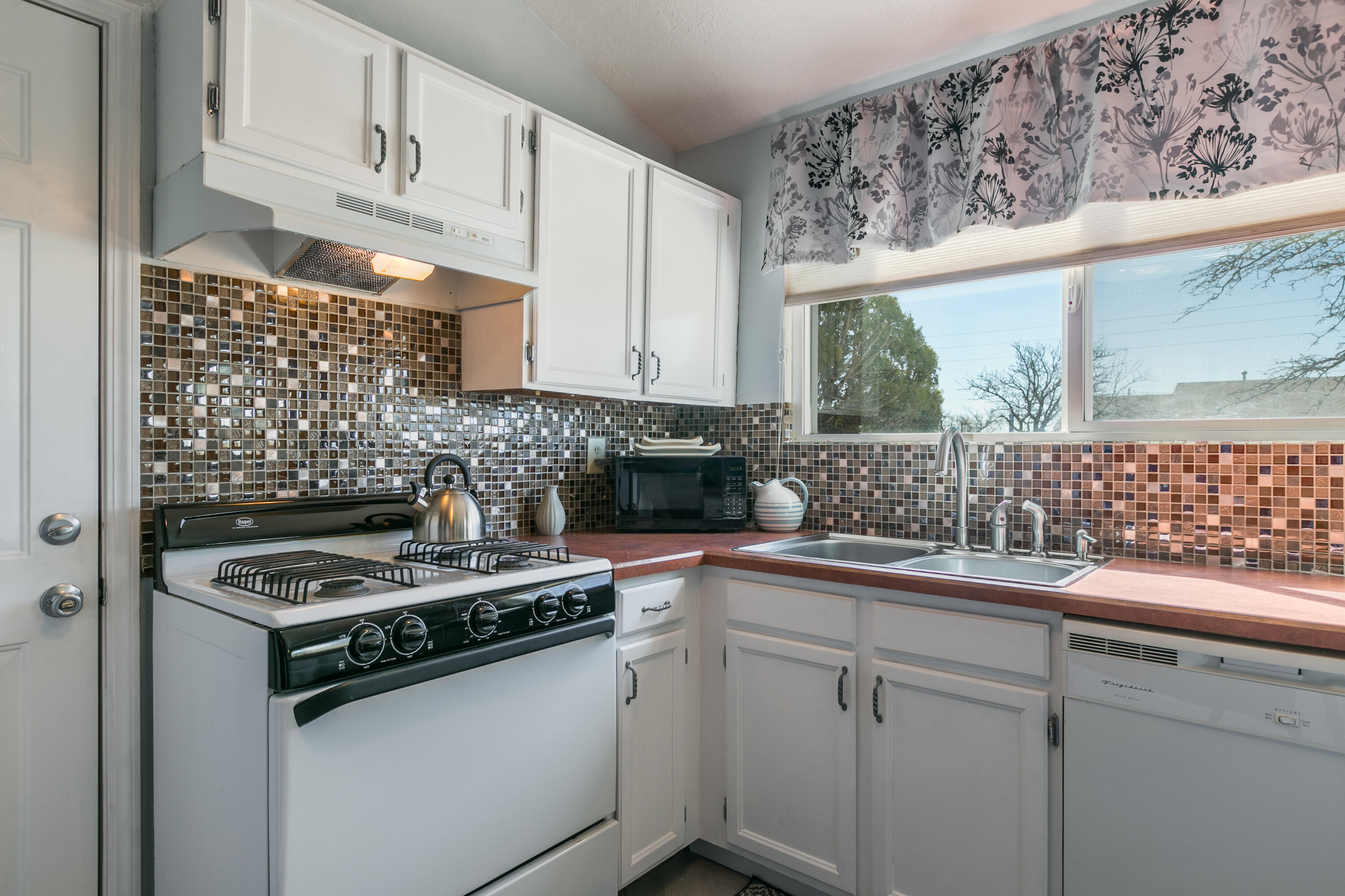 Rio Rancho, New Mexico 87124, United States, 2 Bedrooms Bedrooms, ,1 BathroomBathrooms,Residential,Pending,86189