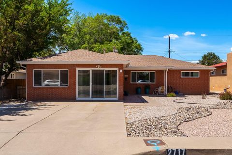 Photo of 2717 Mesilla Street NE, Albuquerque, NM 87110 (MLS # 1102272)