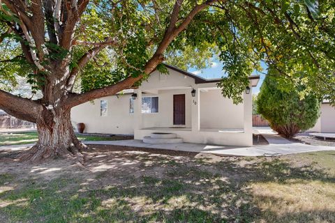 Photo of 10 Nancy Street, Los Lunas, NM 87031 (MLS # 1094529)