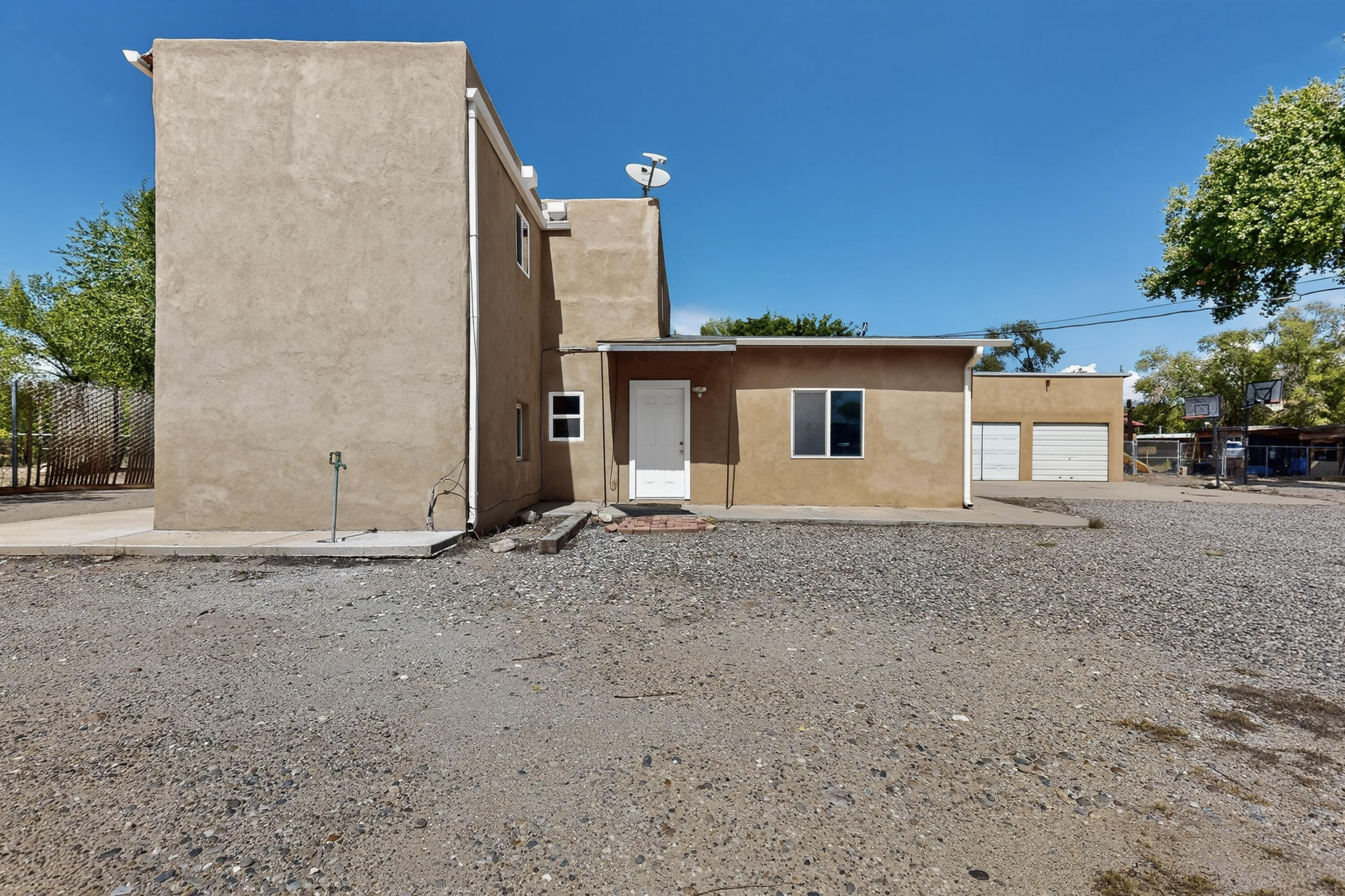 2327 Pajarito Road SW