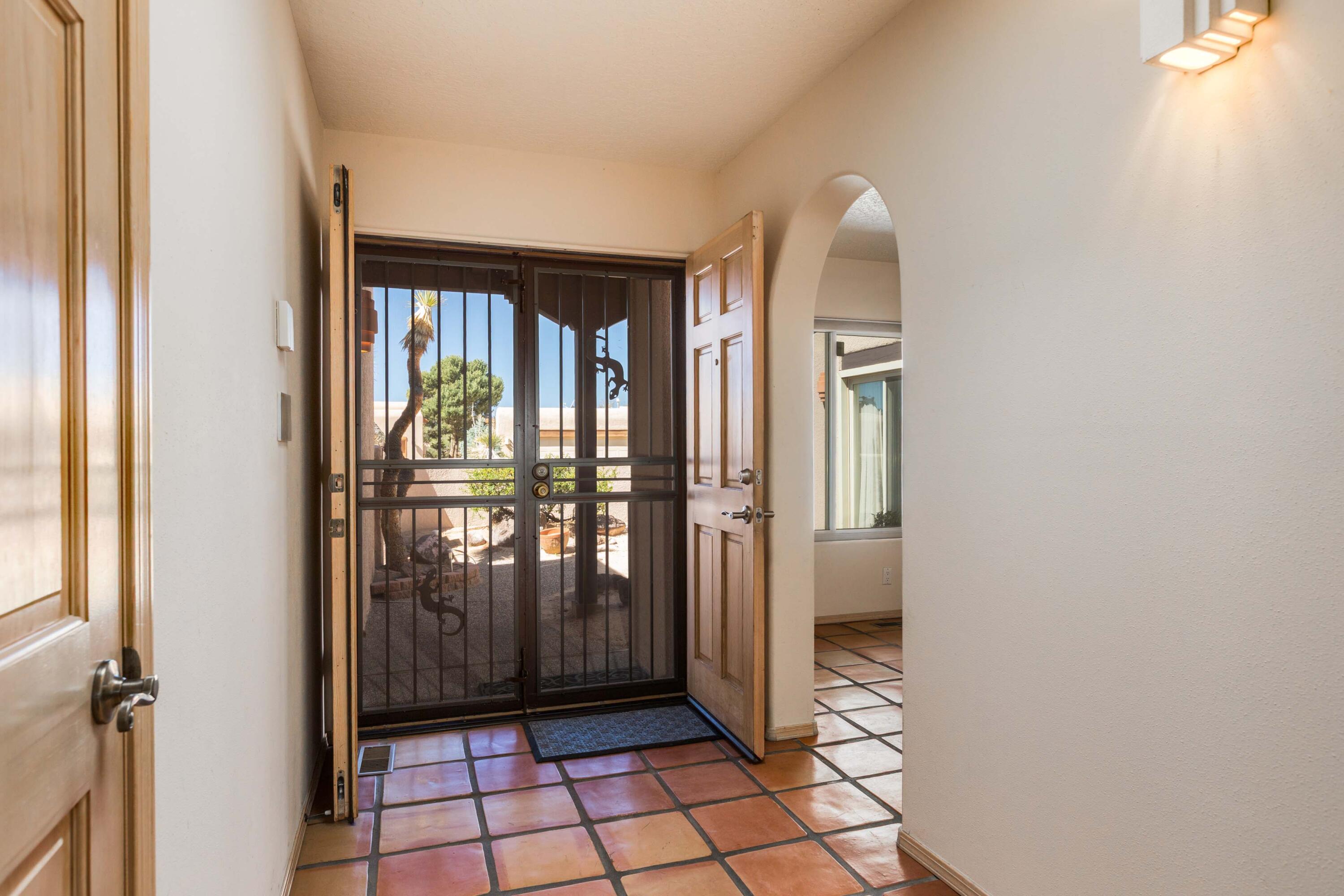 2760 Cliffrose Drive NE