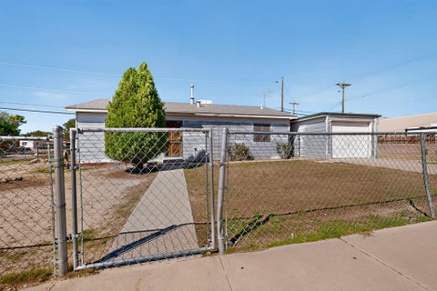 Photo of 1301 Aztec Road NW, Albuquerque, NM 87107 (MLS # 1112278)
