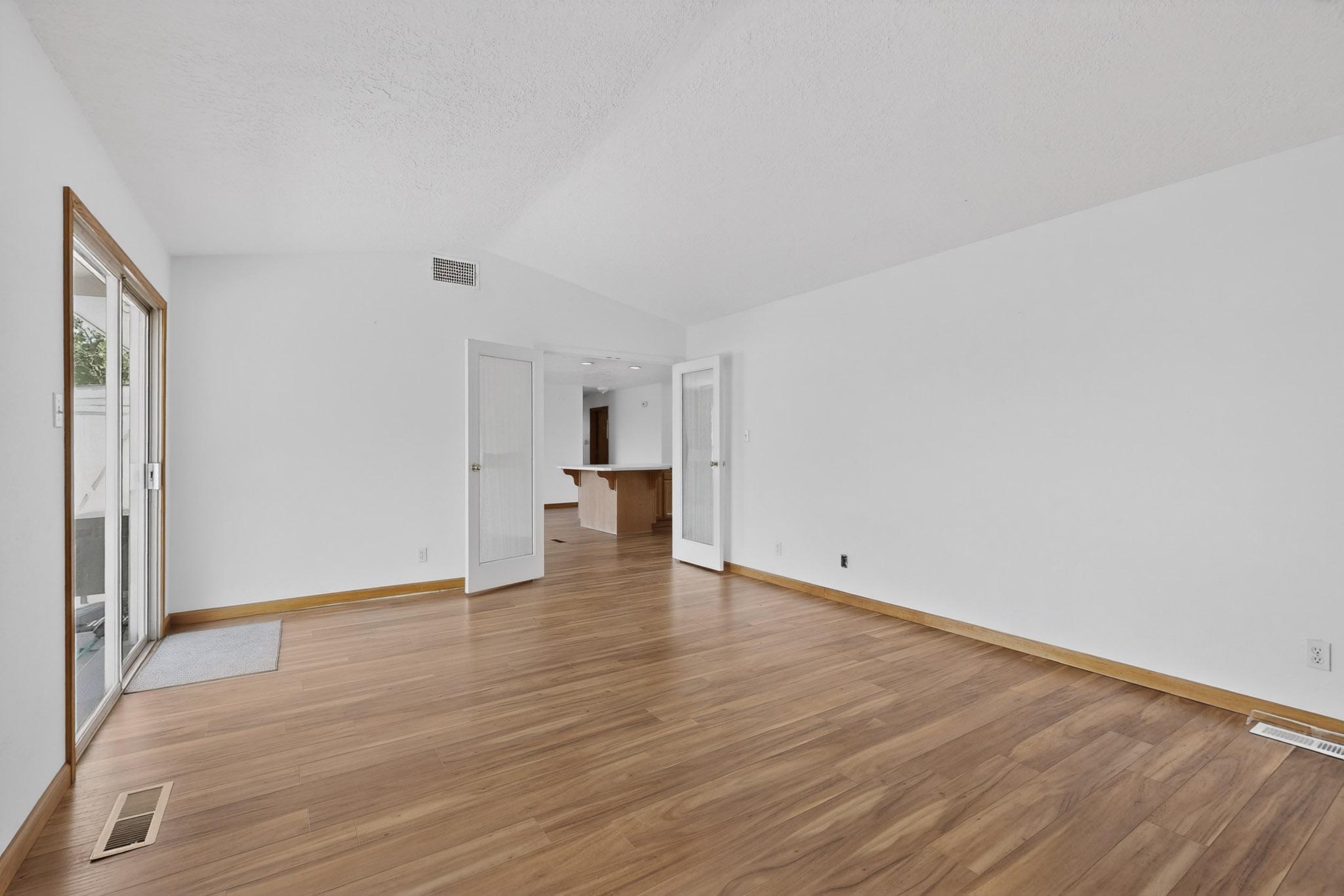 9912 Dorothy Place NE