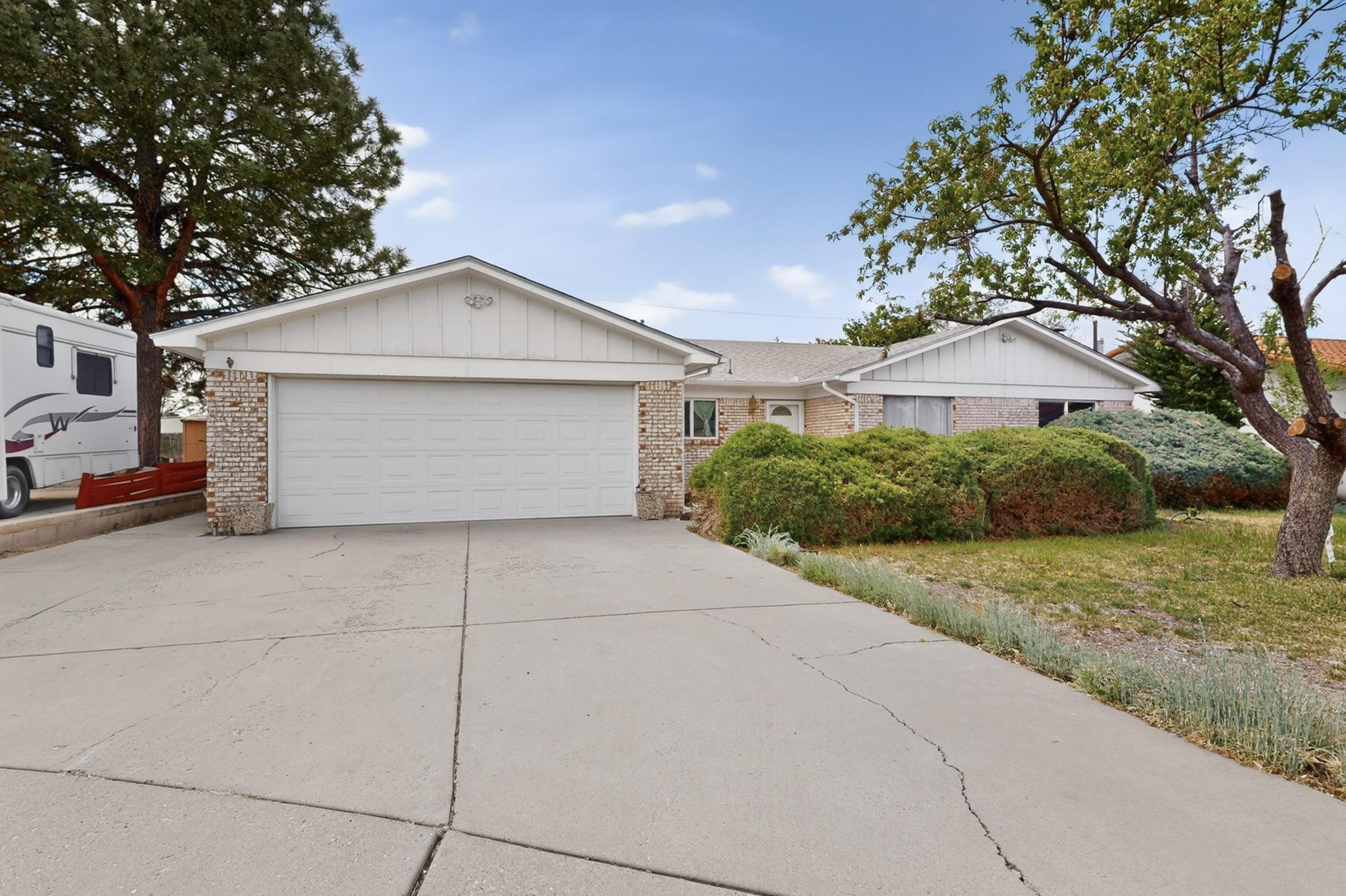 9912 Dorothy Place NE