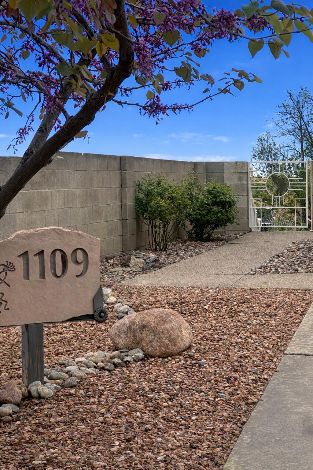 1109 Daskalos Drive NE