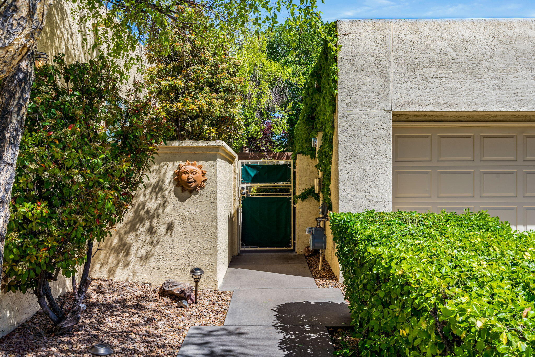 7904 Woodridge Drive NE