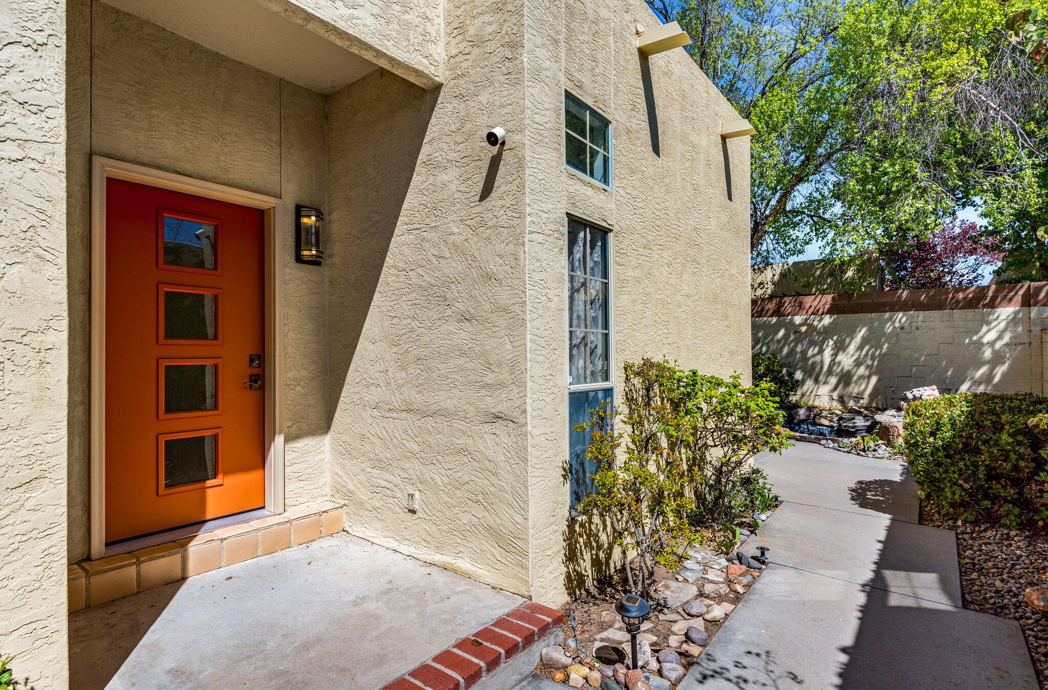 7904 Woodridge Drive NE