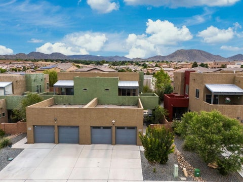 Townhouse For Sale - 1620 Gulfstream Drive<br/> Bernalillo County, Albuquerque, NM 87123