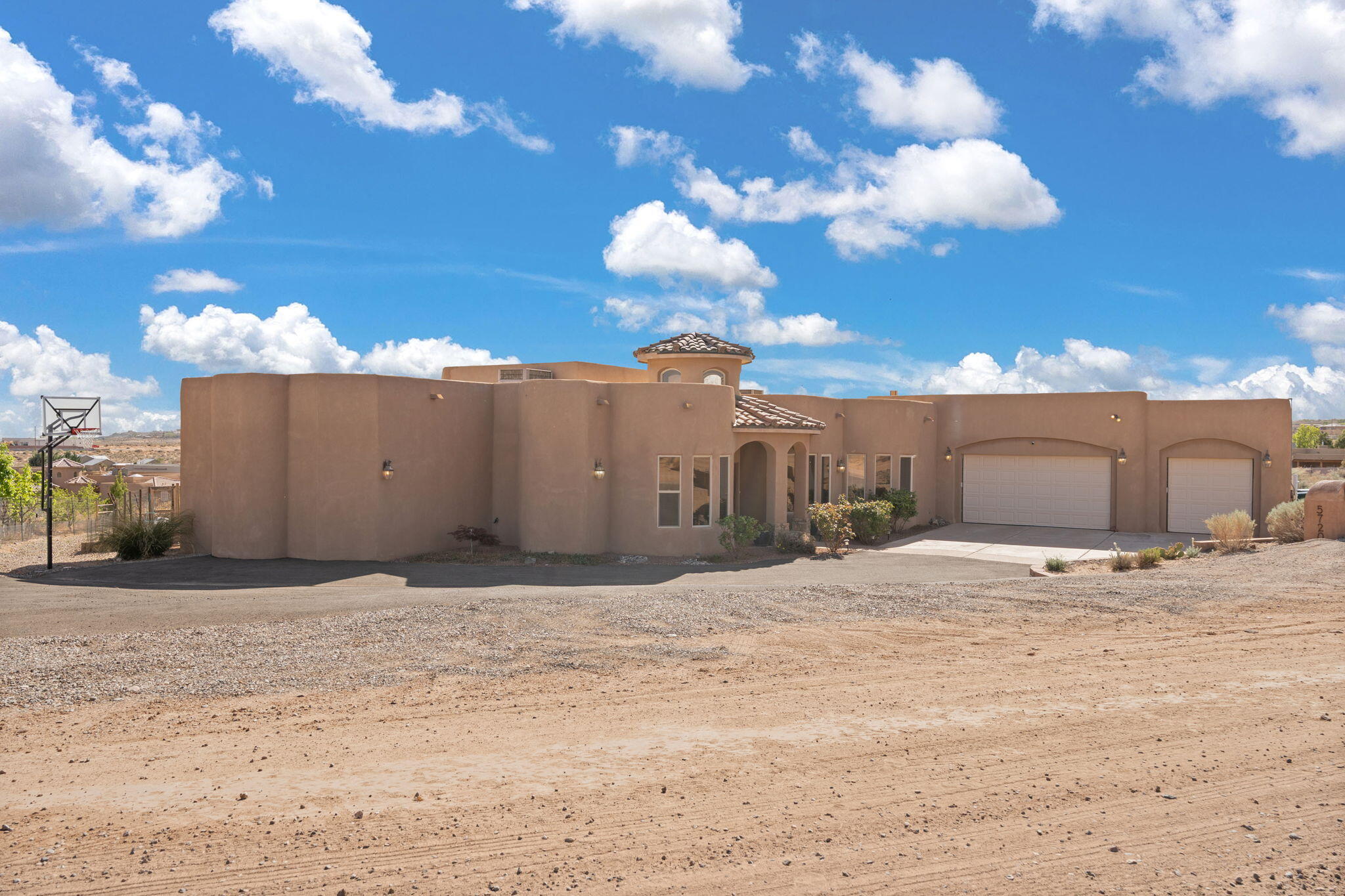 5720 RIO LAMA Road NE