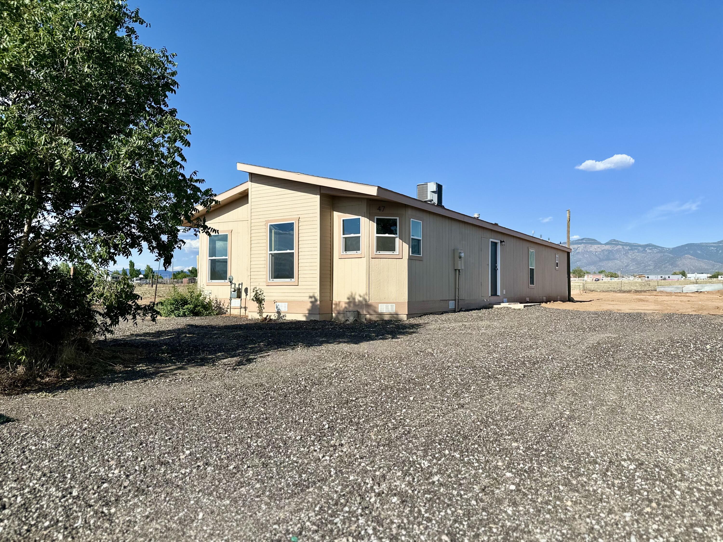 47 Mayo Loop, Los Lunas, New Mexico image 3