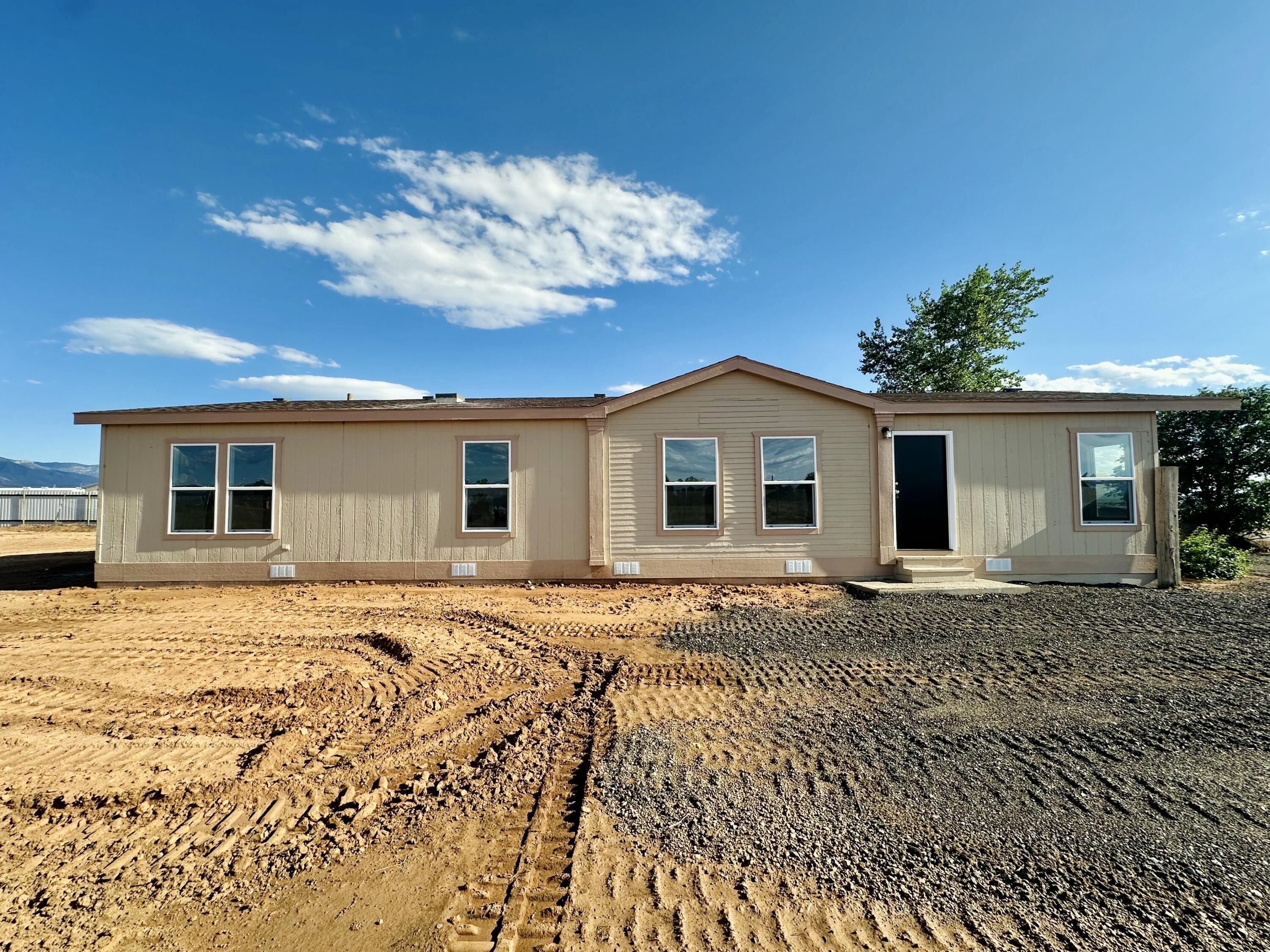 47 Mayo Loop, Los Lunas, New Mexico image 1