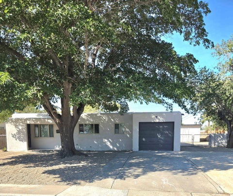 Photo of 1705 Utah Street NE, Albuquerque, NM 87110 (MLS # 1112316)