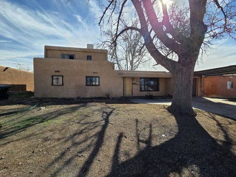 Photo of 8110 Robin Avenue NE, Albuquerque, NM 87110 (MLS # 1098265)