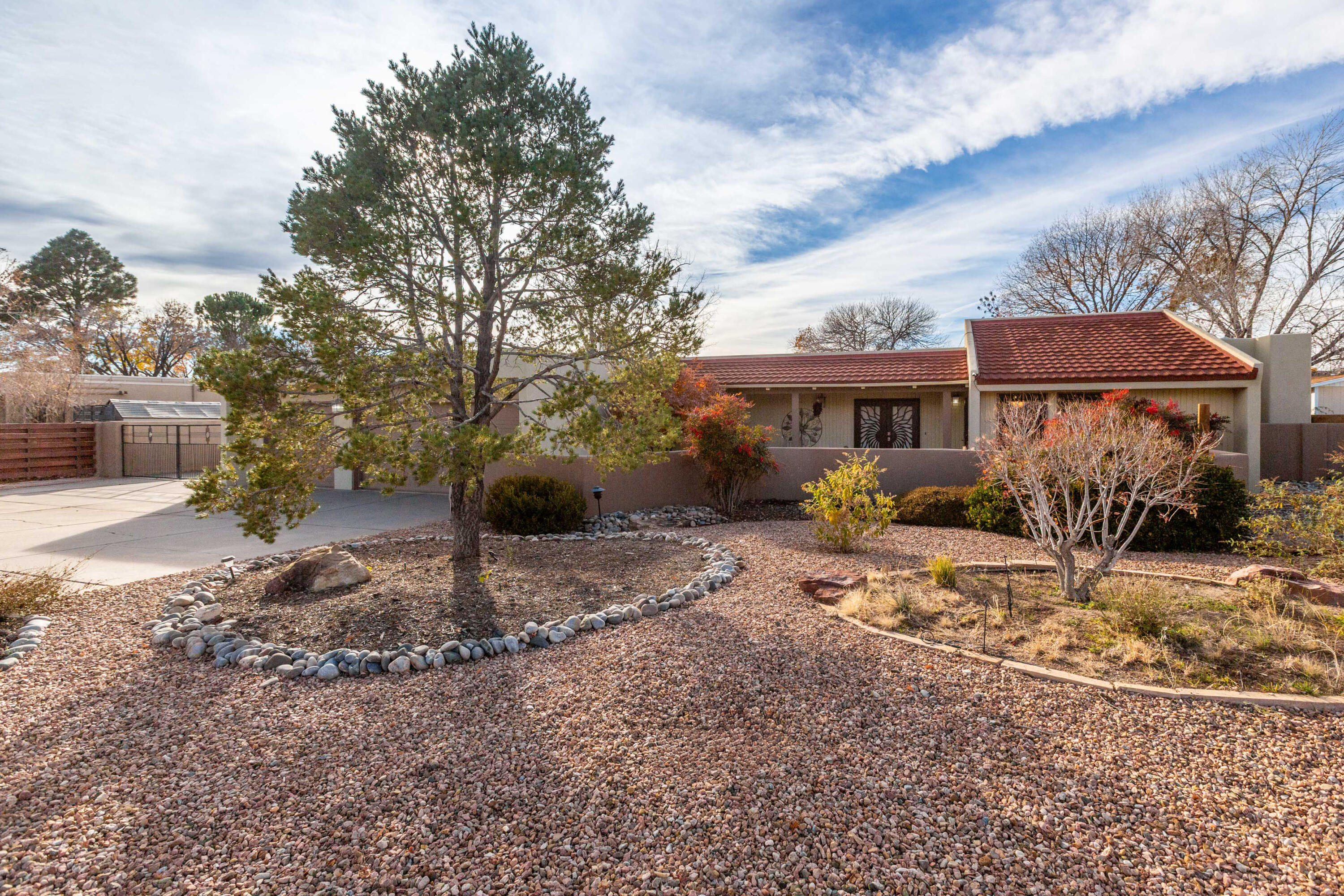 5517 Estrellita Del Norte Road NE