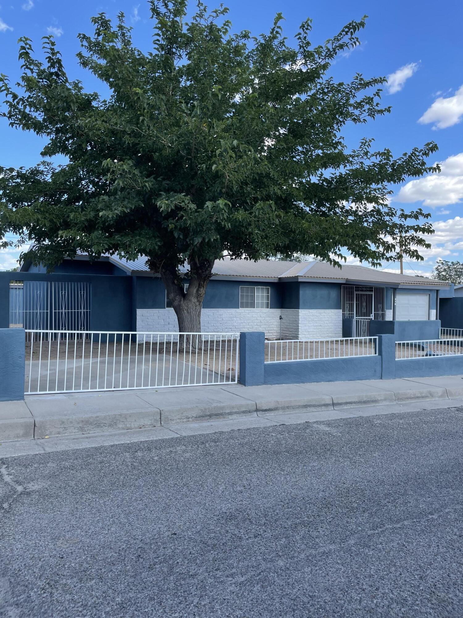 View Albuquerque, NM 87121 house