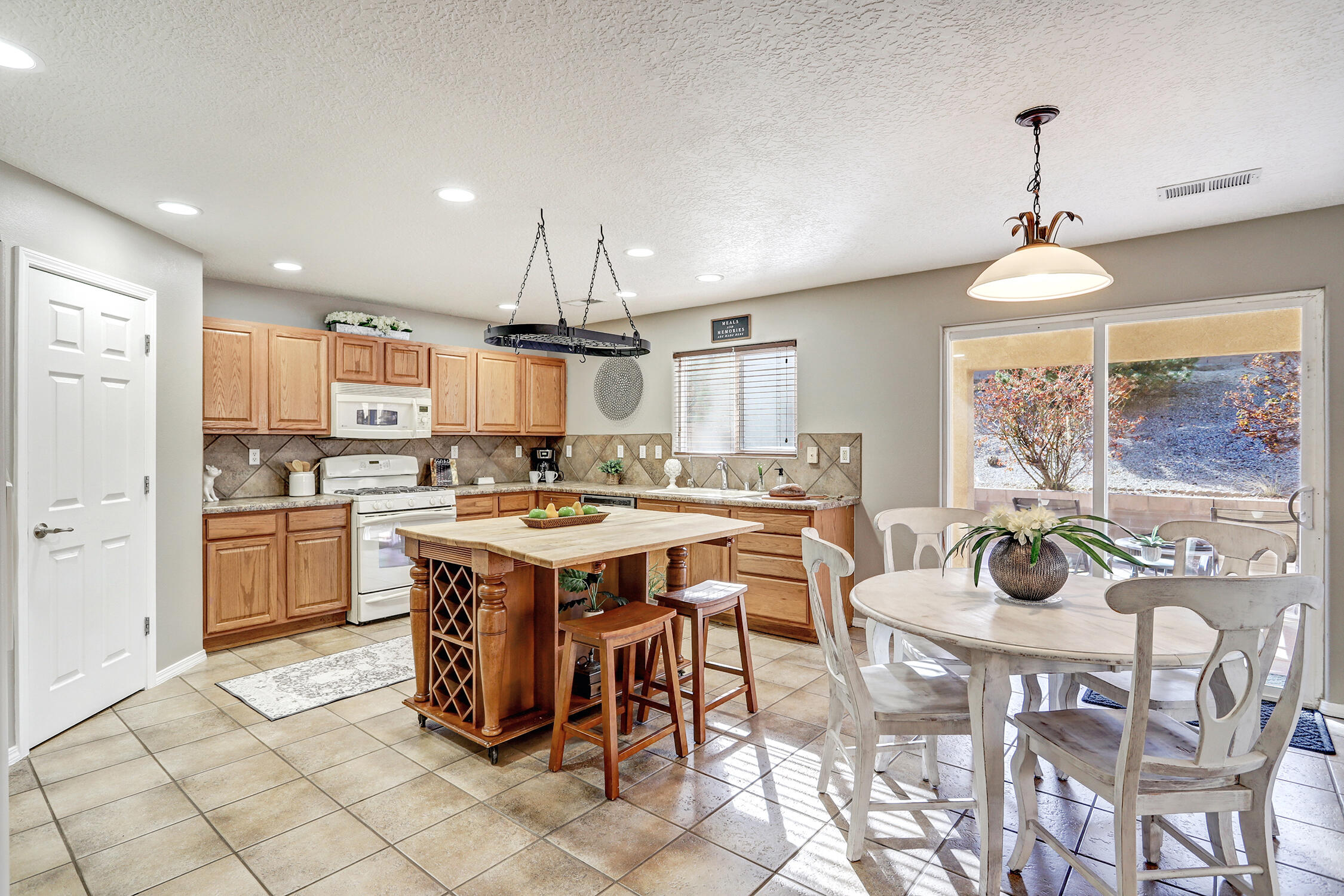 1230 Colibri Avenue, Los Lunas, New Mexico image 8