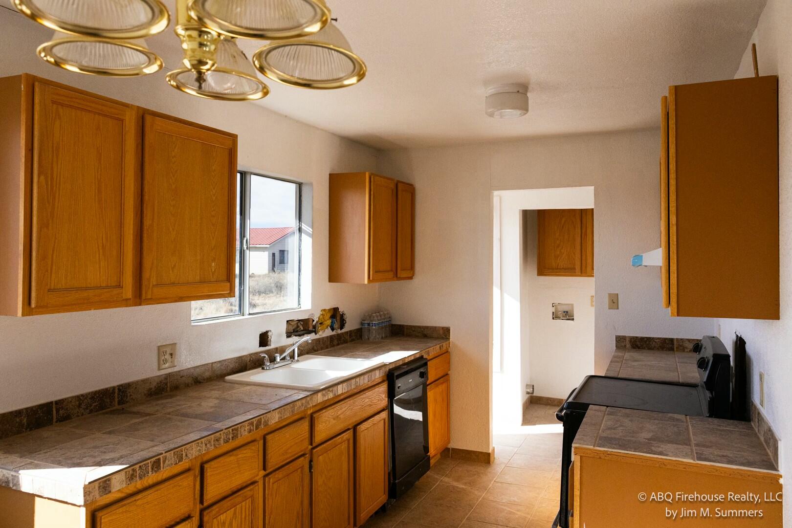 2 California Court, Moriarty, New Mexico image 2