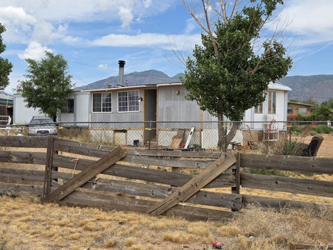 Mobile Home For Sale - 5 Meadowlake Lane<br/> Los Lunas, NM 87031