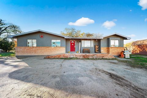 Photo of 112 E Aragon Road, Belen, NM 87002 (MLS # 1094998)