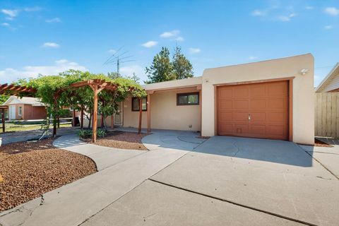 Photo of 1416 KENTUCKY Street NE, Albuquerque, NM 87110 (MLS # 1089404)