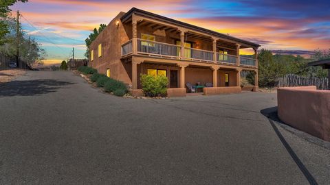 Homes For Sale - 424 Apodaca Hill Street<br/> Santa Fe County, Santa Fe, NM 87501