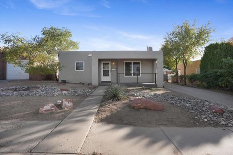 Photo of 2722 Santa Cruz Avenue SE, Albuquerque, NM 87106 (MLS # 1094210)