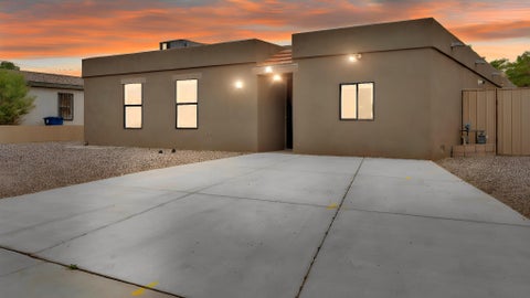 Photo of 112 Hilton Avenue NW, Albuquerque, NM 87107 (MLS # 1111968)