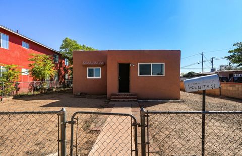Photo of 1924 EDITH Boulevard SE, Albuquerque, NM 87102 (MLS # 1092483)