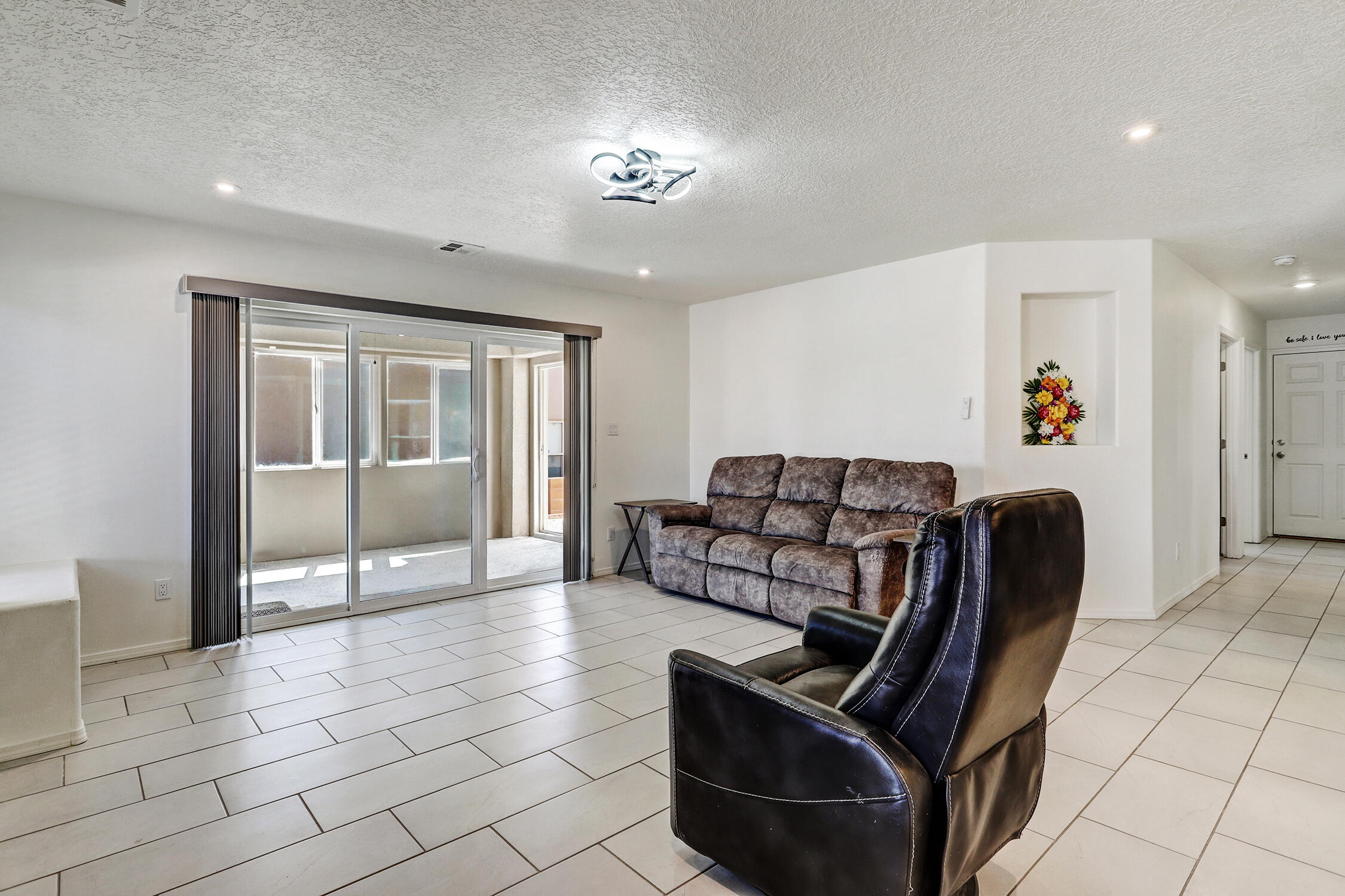 Rio Rancho, New Mexico 87124, United States, 6 Bedrooms Bedrooms, ,4 BathroomsBathrooms,Residential,Active,180740