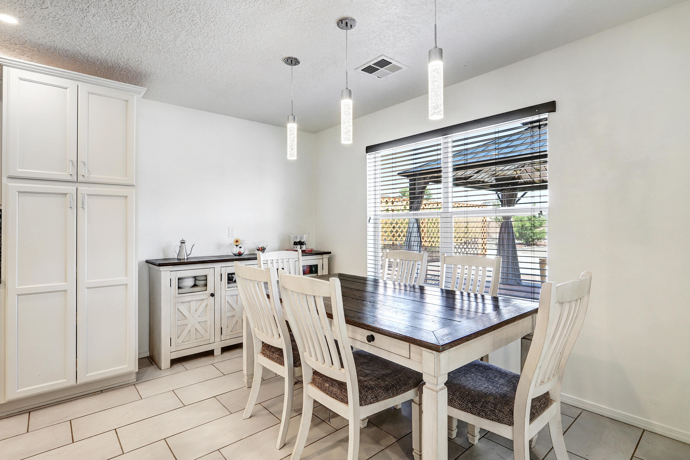 Rio Rancho, New Mexico 87124, United States, 6 Bedrooms Bedrooms, ,4 BathroomsBathrooms,Residential,Active,180740