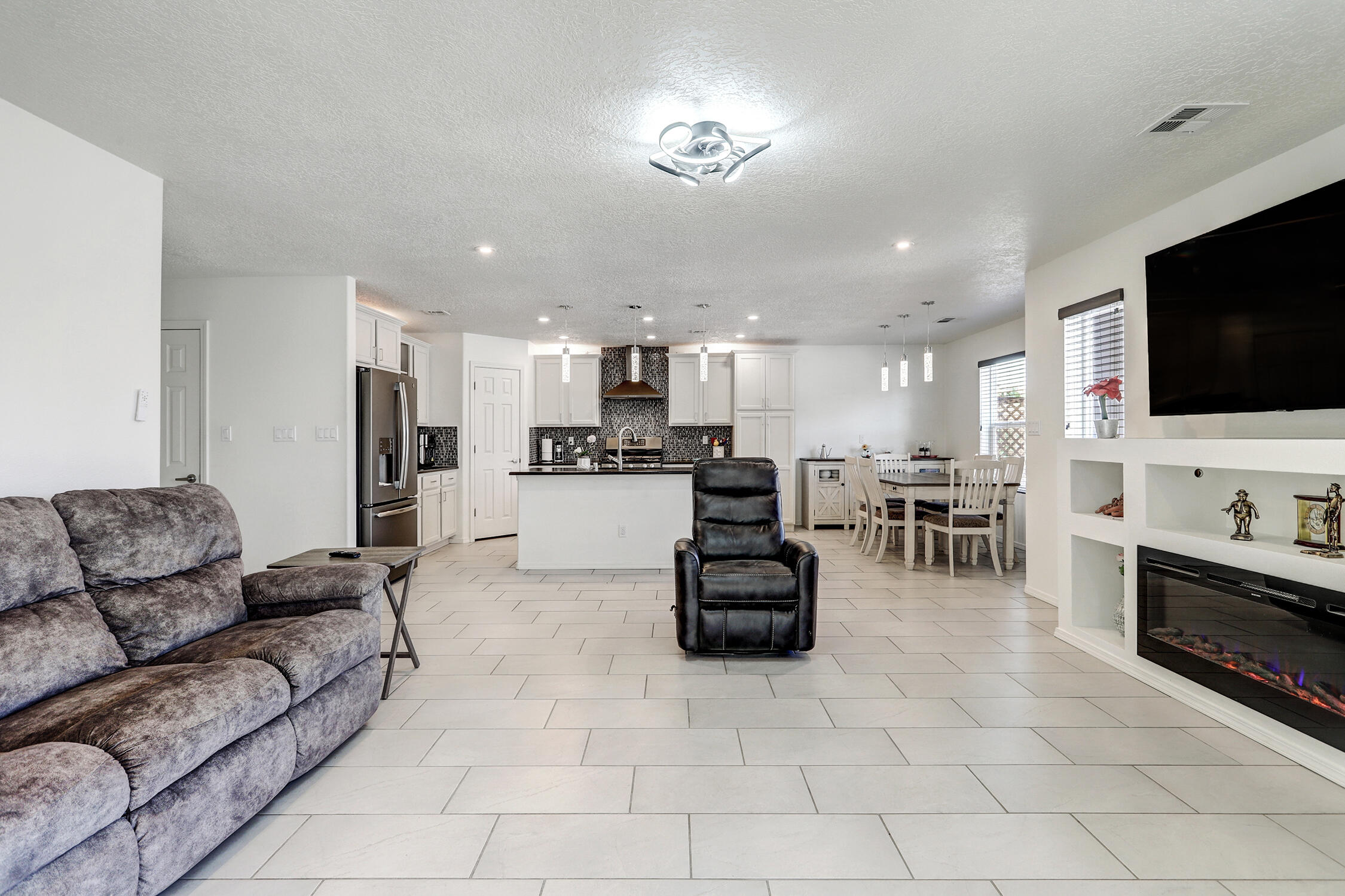 Rio Rancho, New Mexico 87124, United States, 6 Bedrooms Bedrooms, ,4 BathroomsBathrooms,Residential,Active,180740