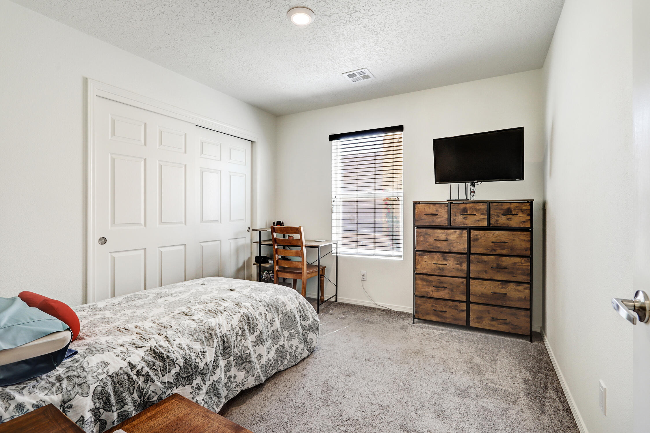 Rio Rancho, New Mexico 87124, United States, 6 Bedrooms Bedrooms, ,4 BathroomsBathrooms,Residential,Active,180740