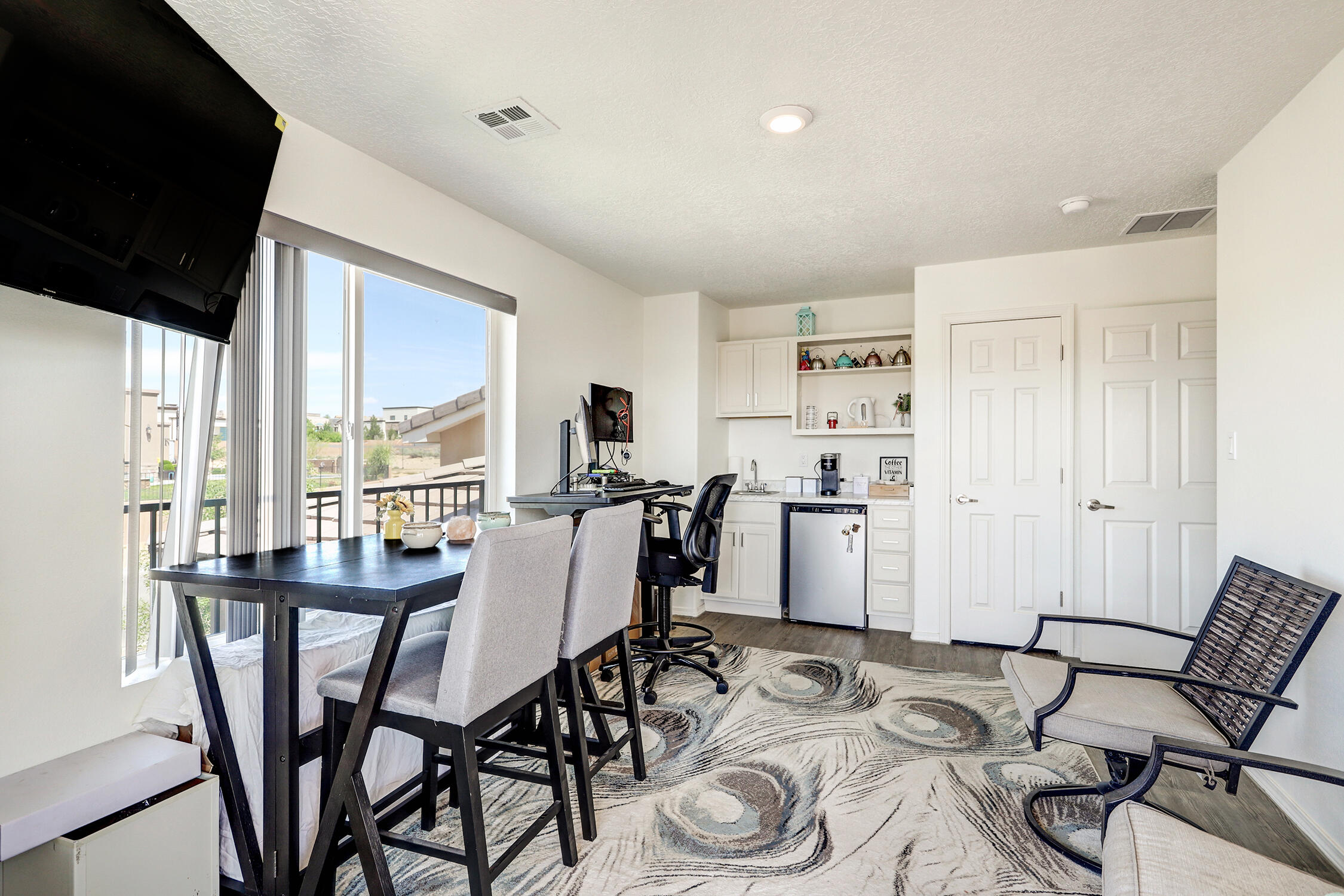 Rio Rancho, New Mexico 87124, United States, 6 Bedrooms Bedrooms, ,4 BathroomsBathrooms,Residential,Active,180740