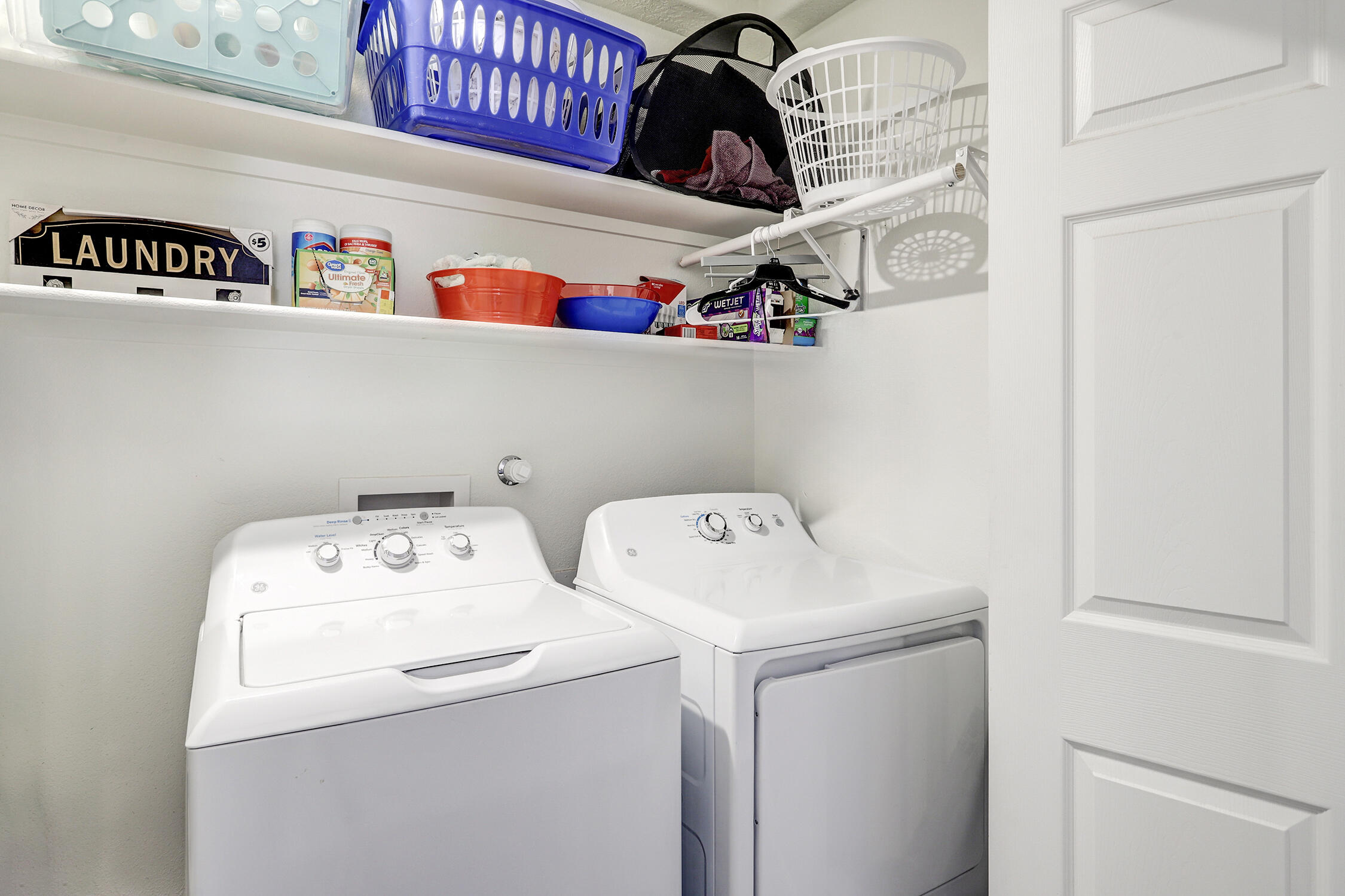 Rio Rancho, New Mexico 87124, United States, 6 Bedrooms Bedrooms, ,4 BathroomsBathrooms,Residential,Active,180740