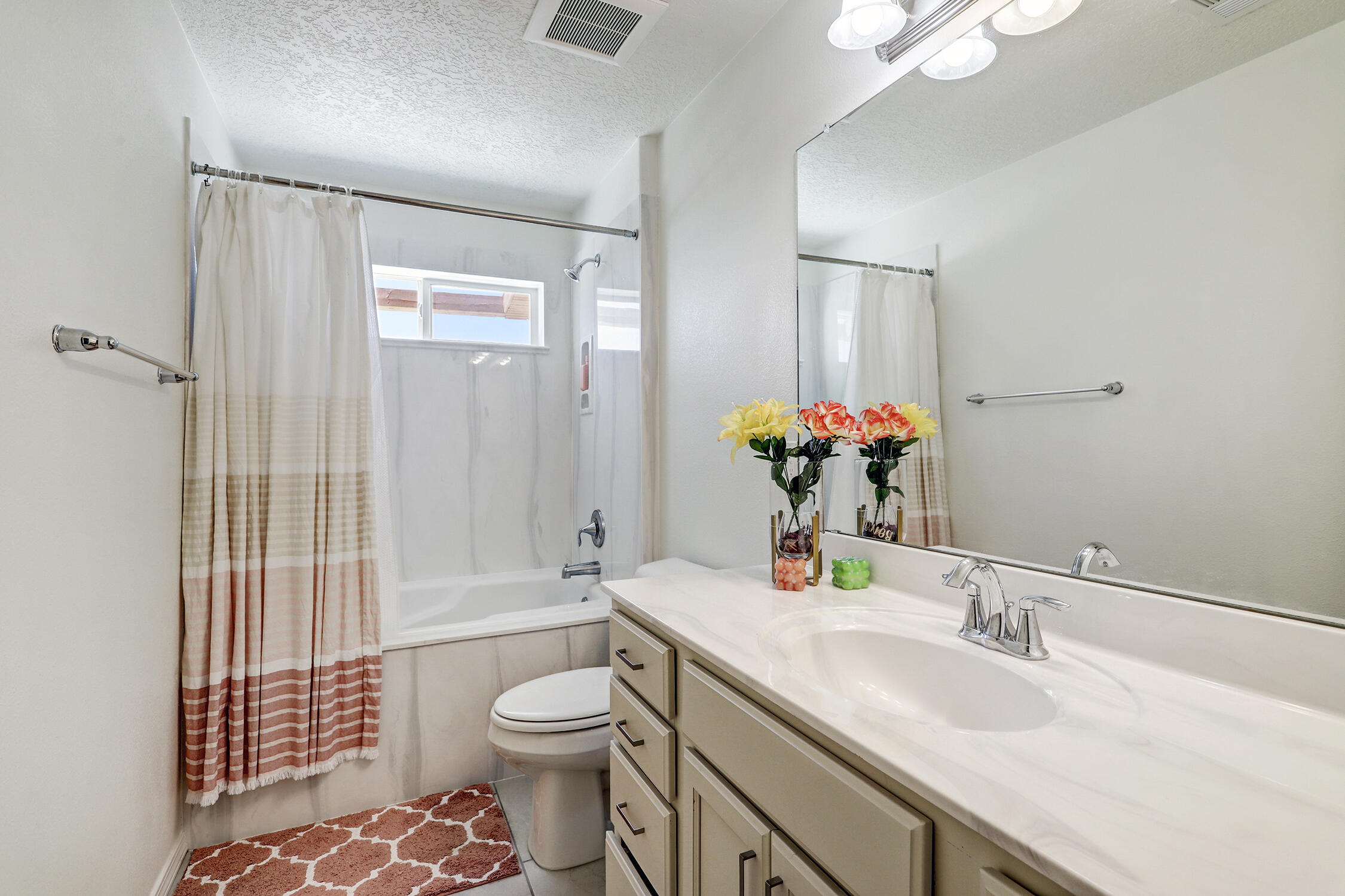 Rio Rancho, New Mexico 87124, United States, 6 Bedrooms Bedrooms, ,4 BathroomsBathrooms,Residential,Active,180740