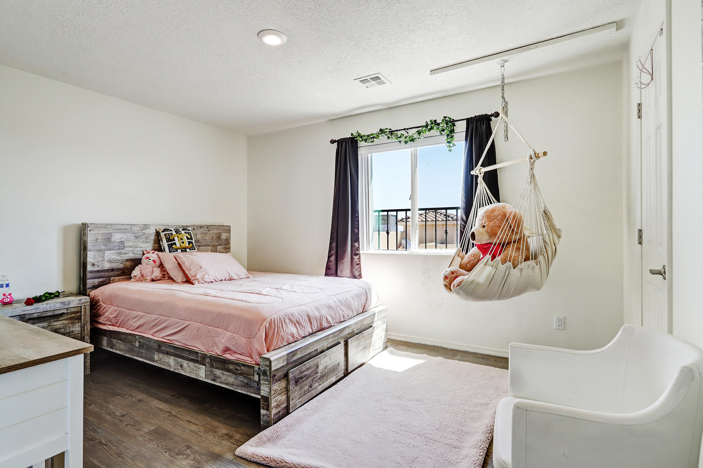 Rio Rancho, New Mexico 87124, United States, 6 Bedrooms Bedrooms, ,4 BathroomsBathrooms,Residential,Active,180740