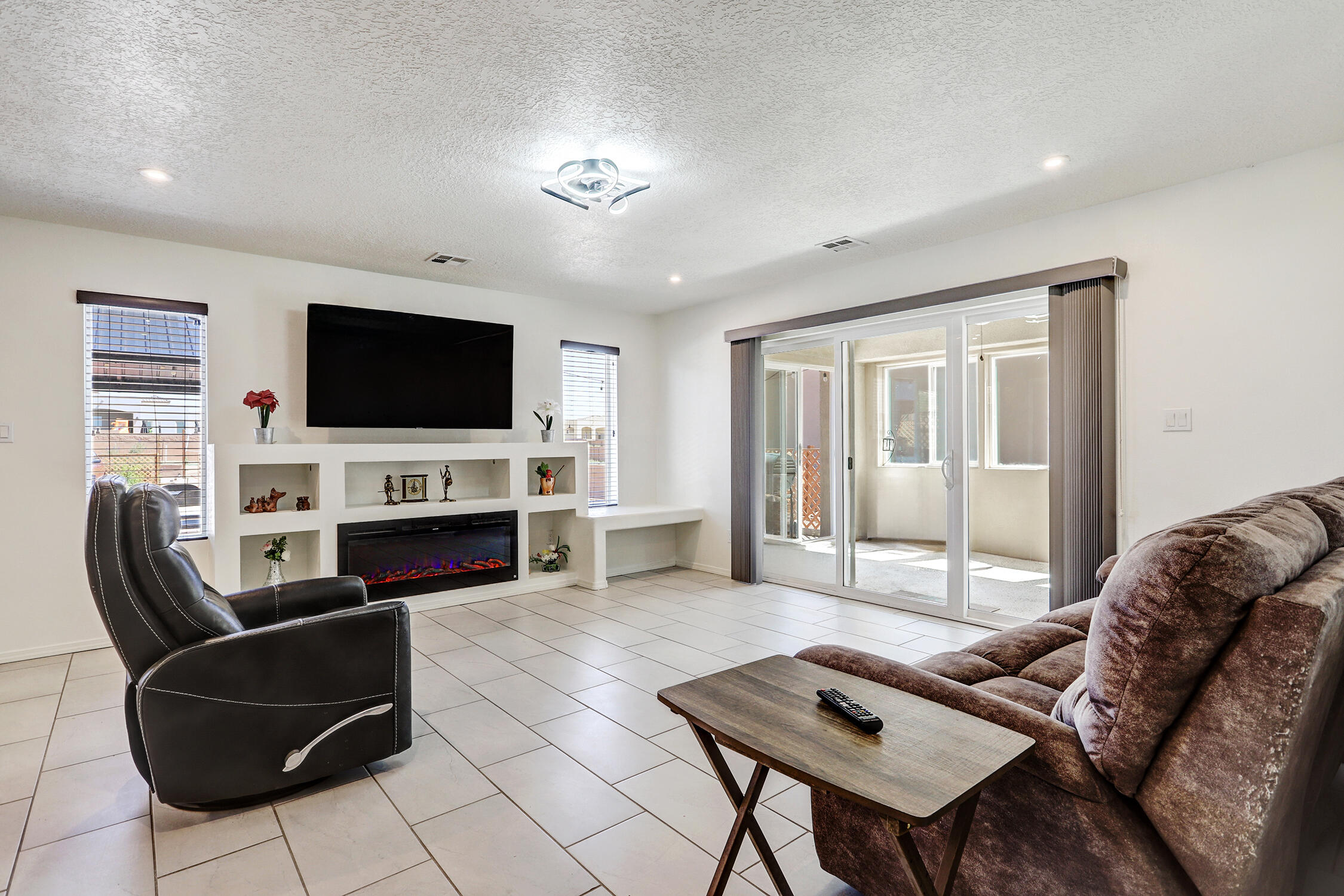 Rio Rancho, New Mexico 87124, United States, 6 Bedrooms Bedrooms, ,4 BathroomsBathrooms,Residential,Active,180740