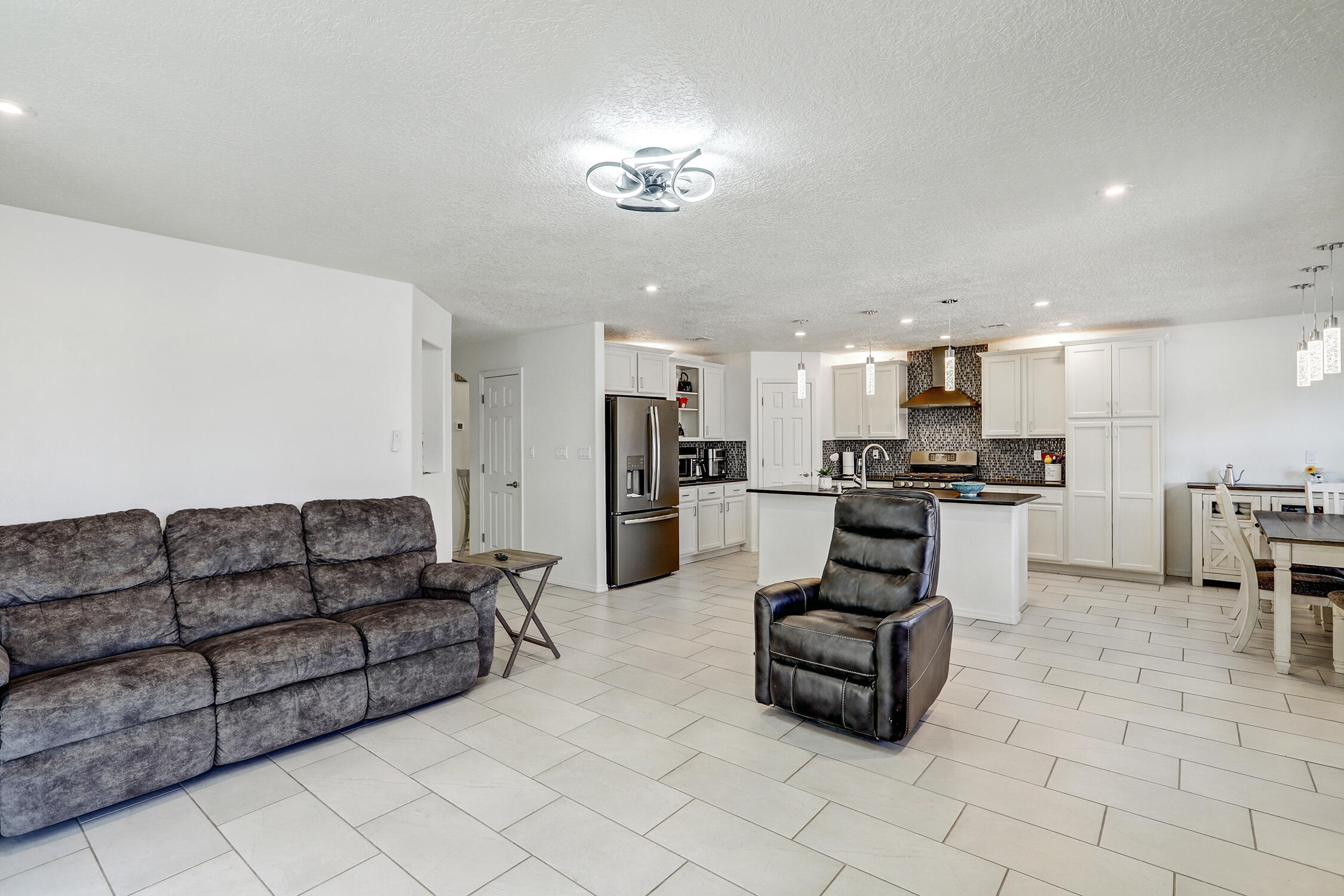 Rio Rancho, New Mexico 87124, United States, 6 Bedrooms Bedrooms, ,4 BathroomsBathrooms,Residential,Active,180740