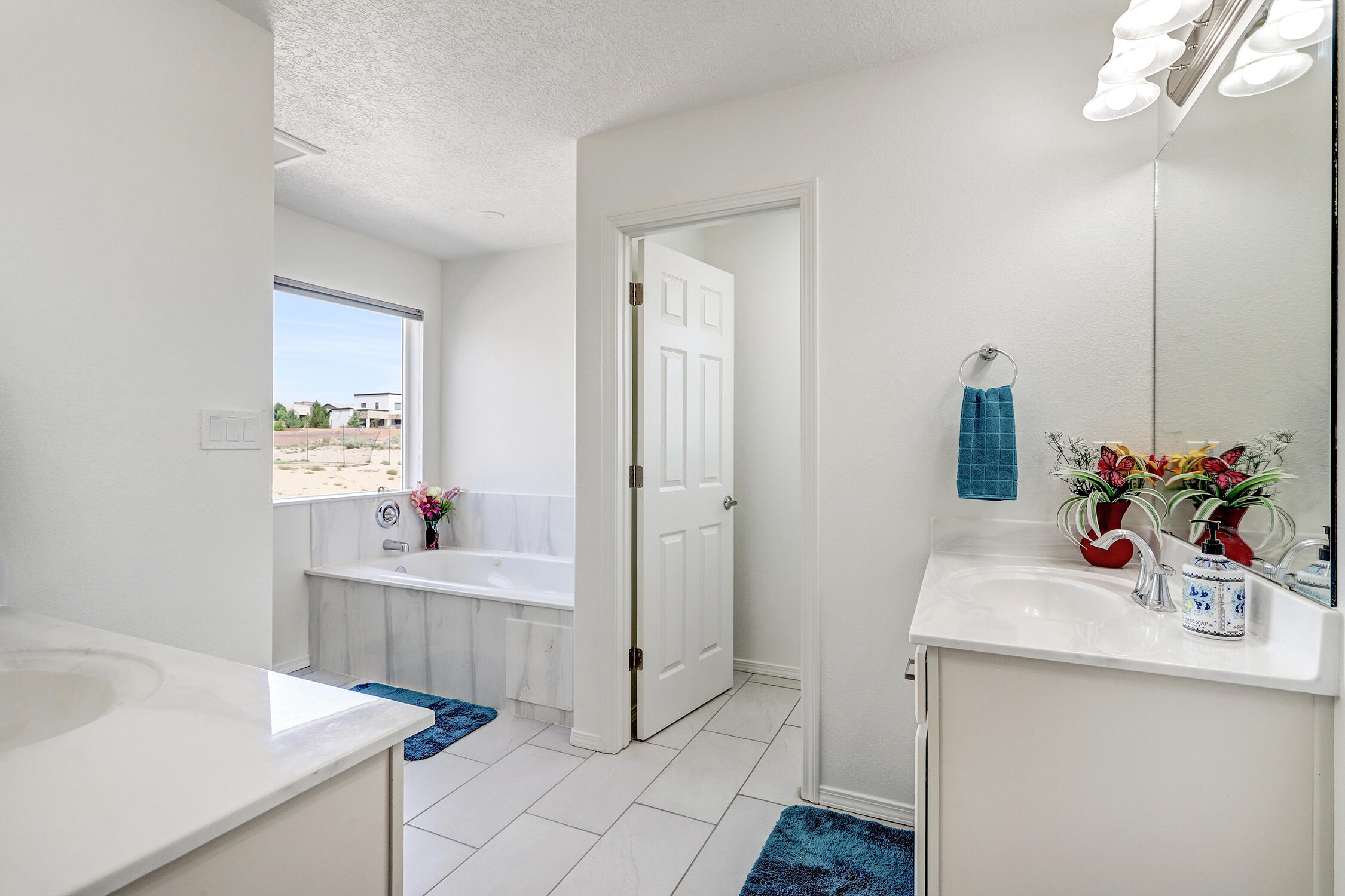 Rio Rancho, New Mexico 87124, United States, 6 Bedrooms Bedrooms, ,4 BathroomsBathrooms,Residential,Active,180740