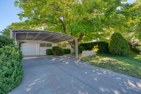 Photo of 3430 Dakota Street NE, Albuquerque, NM 87110 (MLS # 1093786)