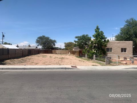 321 DALLAS Street SE Albuquerque NM 87108