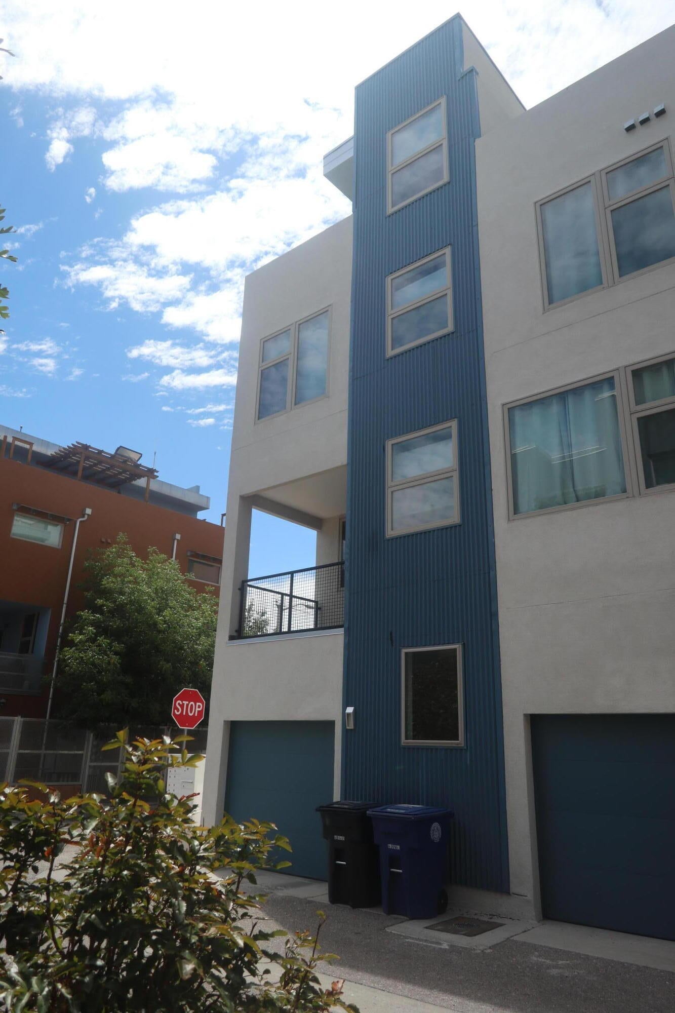 327 Platinum Street SW
