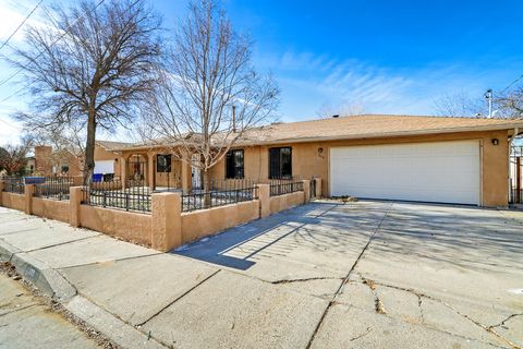 329 46th Street NW Albuquerque NM 87105