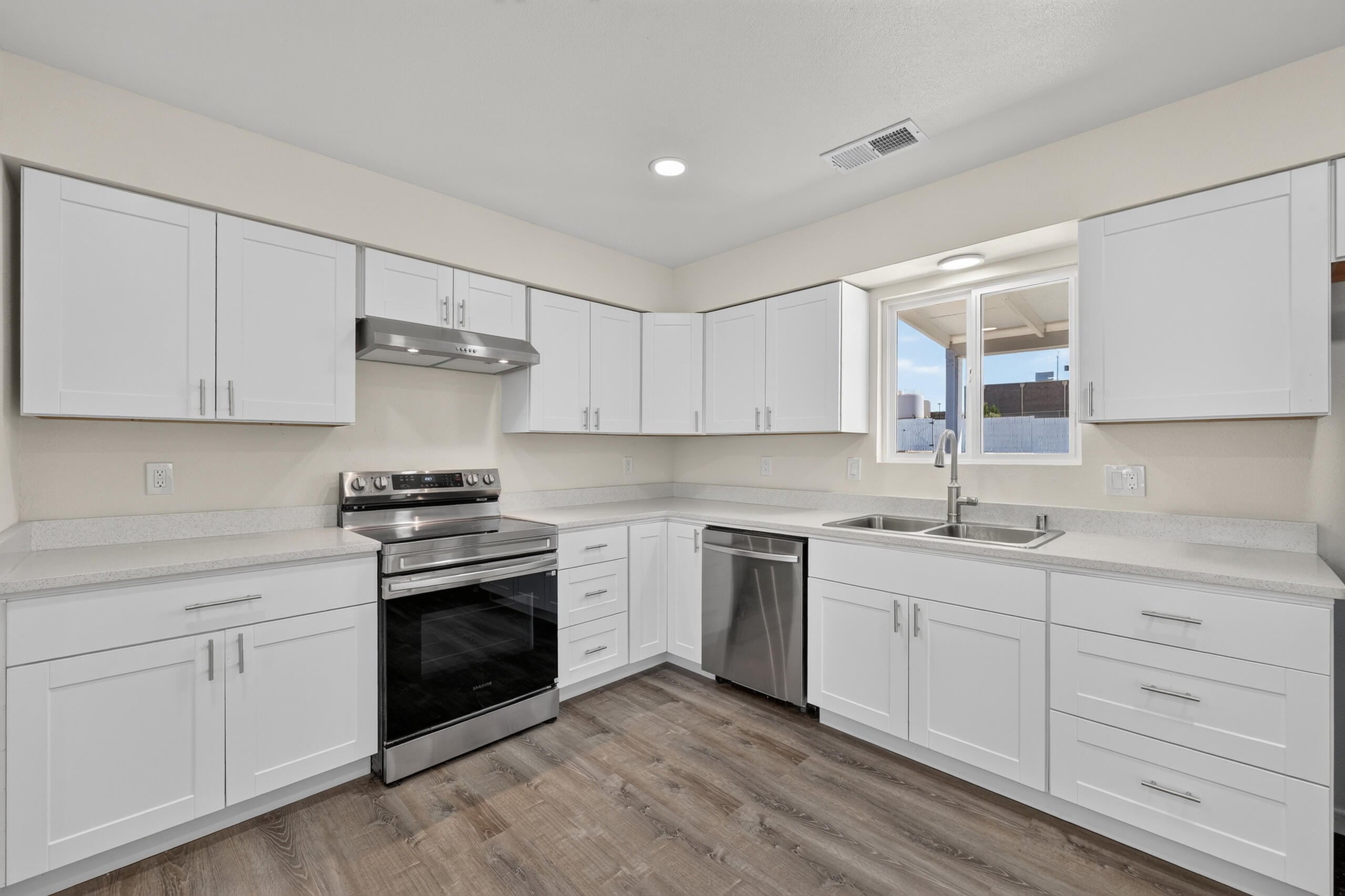 102 2nd Street SE