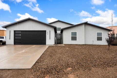 Homes For Sale - 825 3rd Street<br/> Rio Rancho, NM 87124