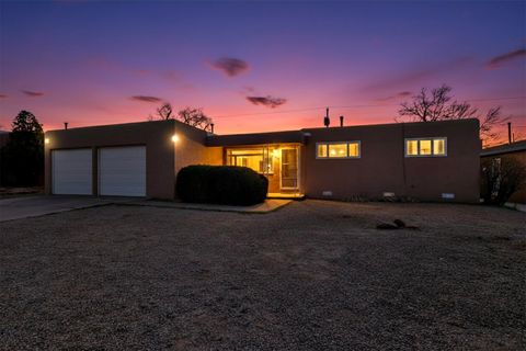 Photo of 9900 Mesa Arriba Avenue NE, Albuquerque, NM 87111 (MLS # 1098351)
