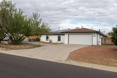 Photo of 3213 Sue Circle SE, Rio Rancho, NM 87124 (MLS # 1097100)