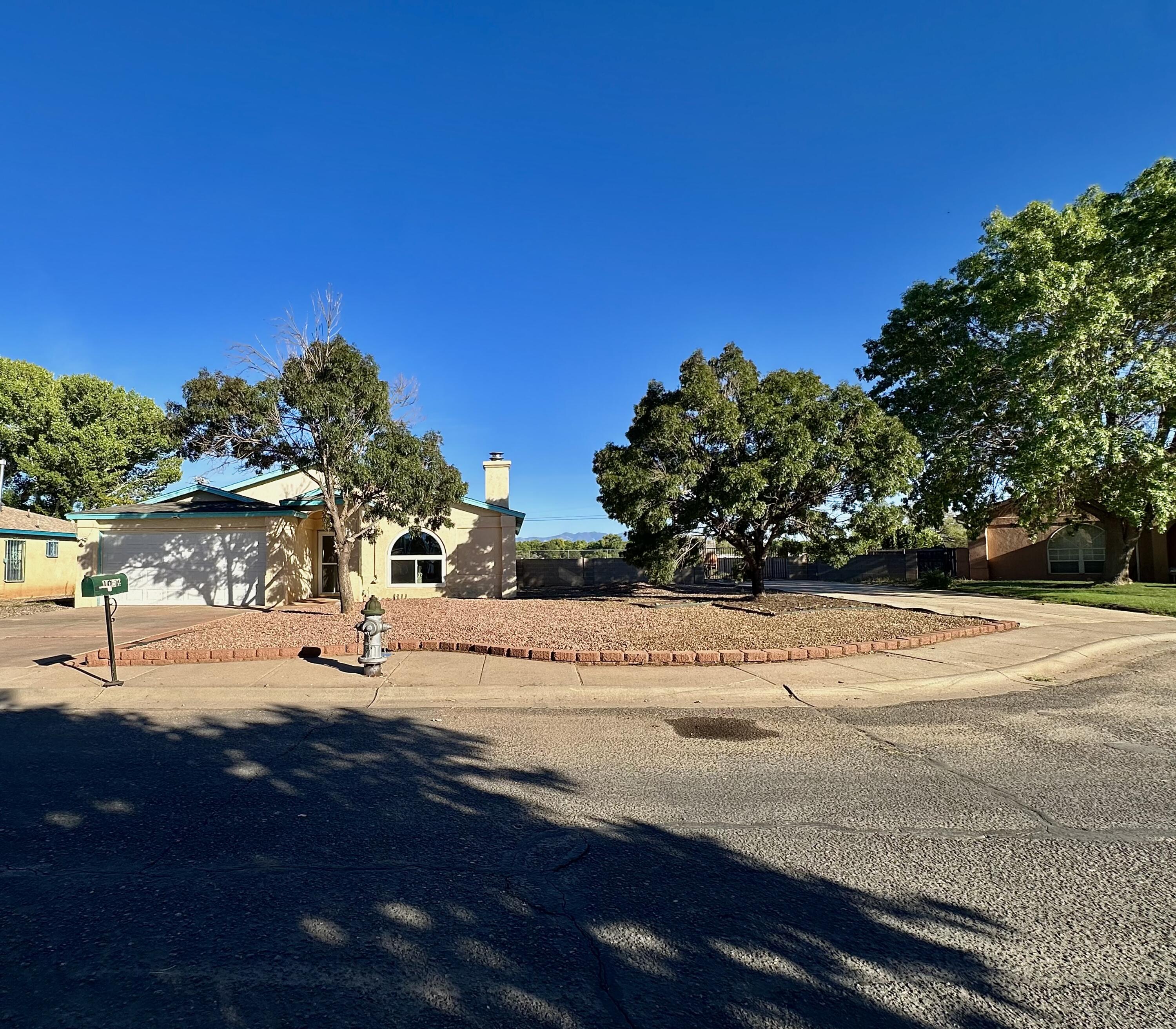 1056 Manzano Avenue, Los Lunas, New Mexico image 2